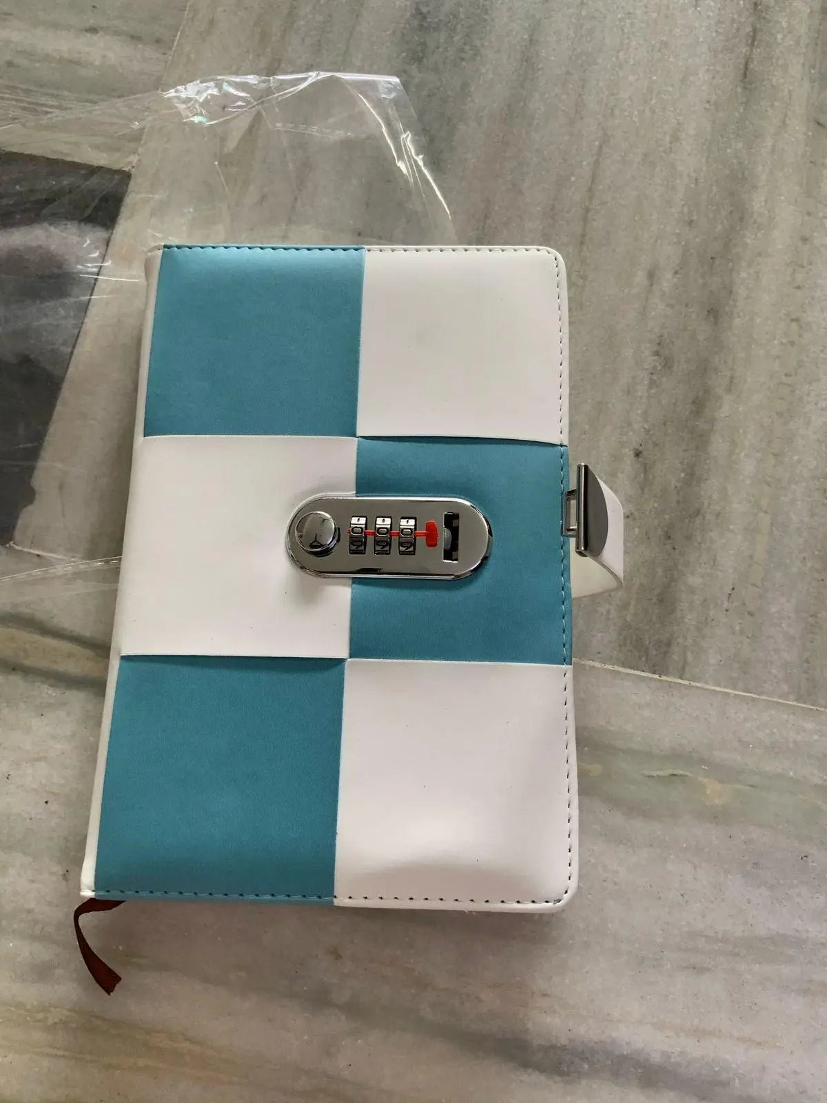 Lockable Diary with Password es7me6-ax